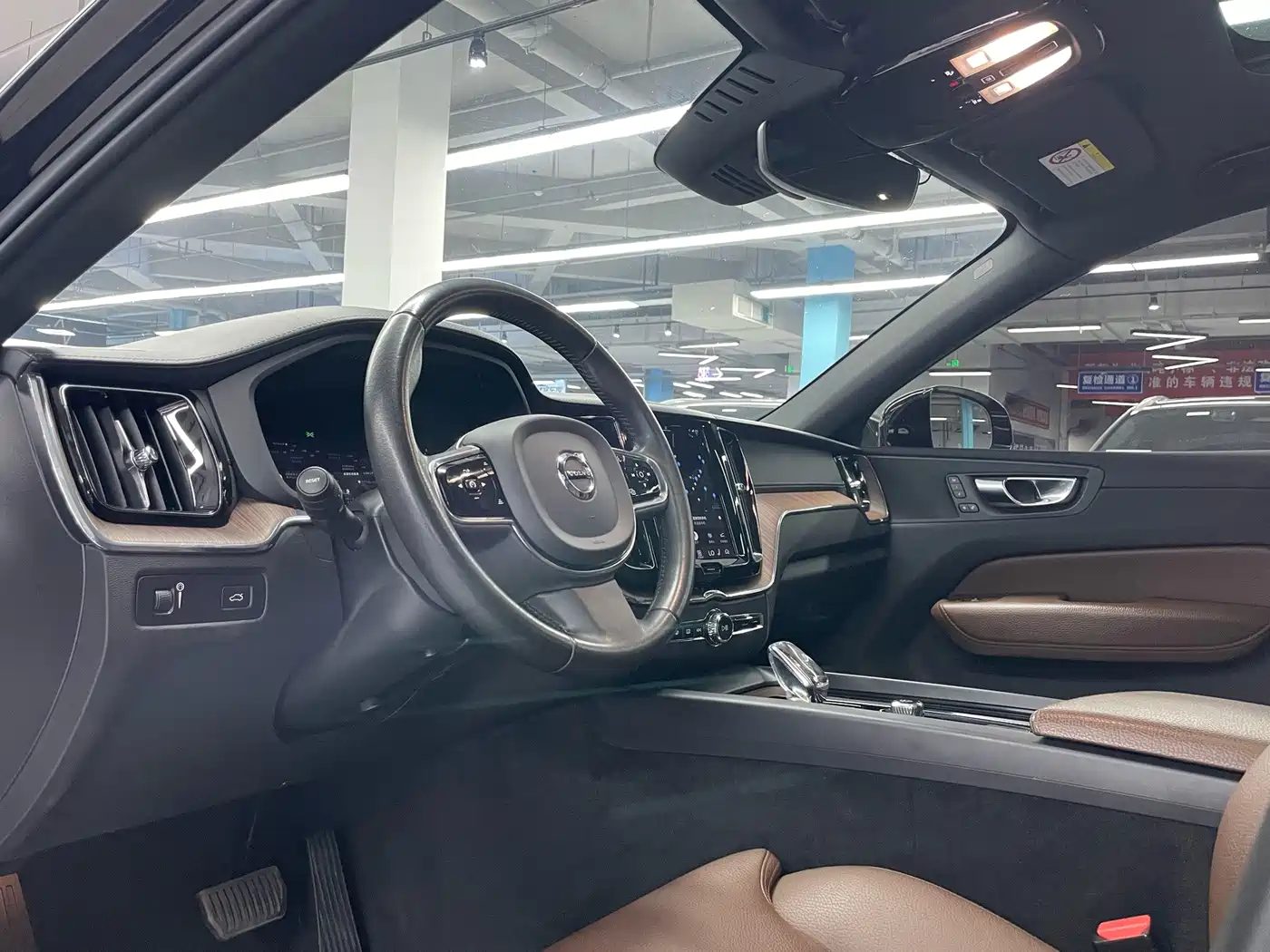 Volvo XC60 2021 — миниатюра 5