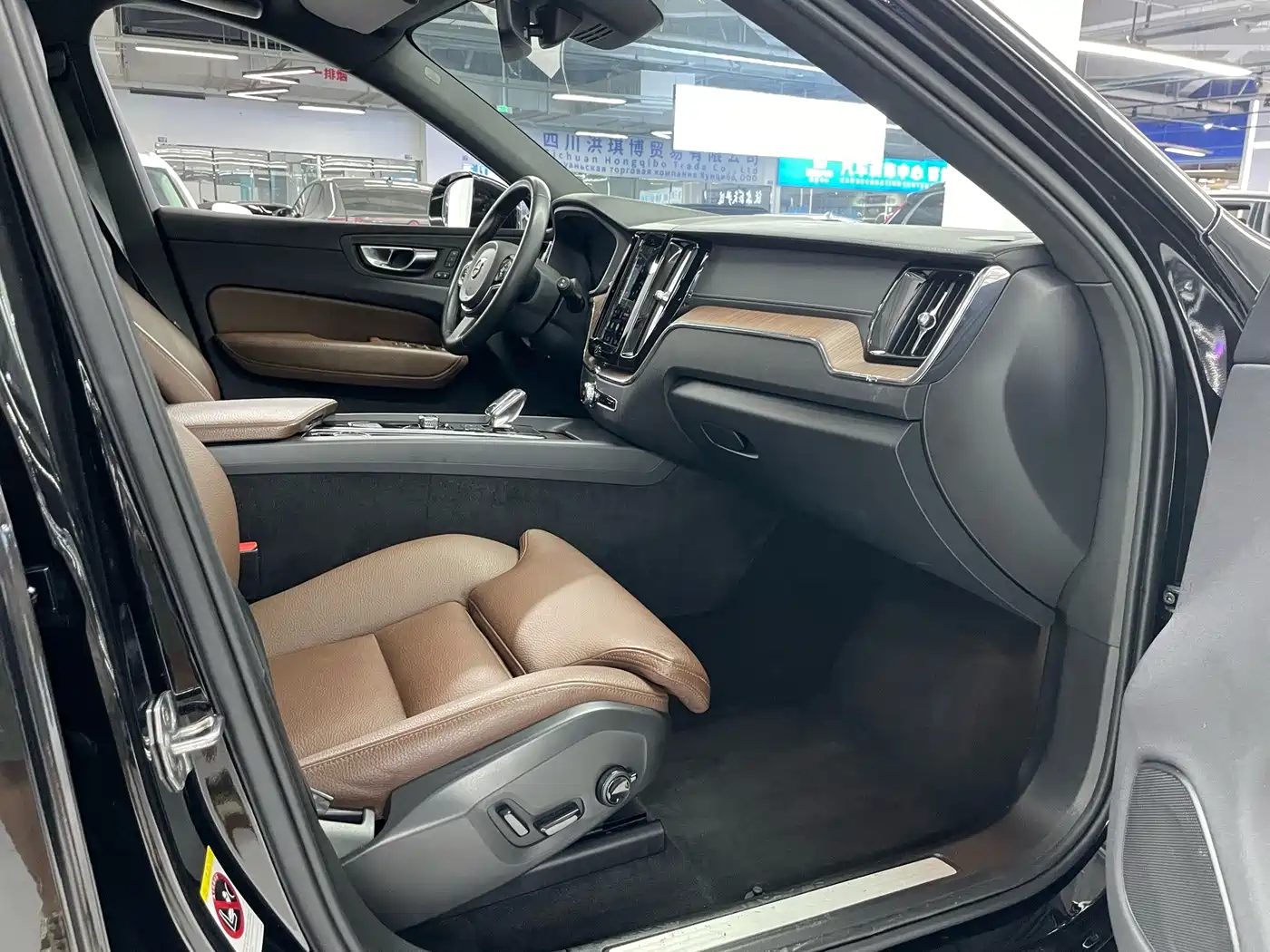 Volvo XC60 2021 — миниатюра 9