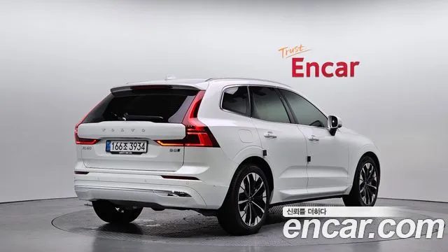 Volvo XC60 2026 — фото 2