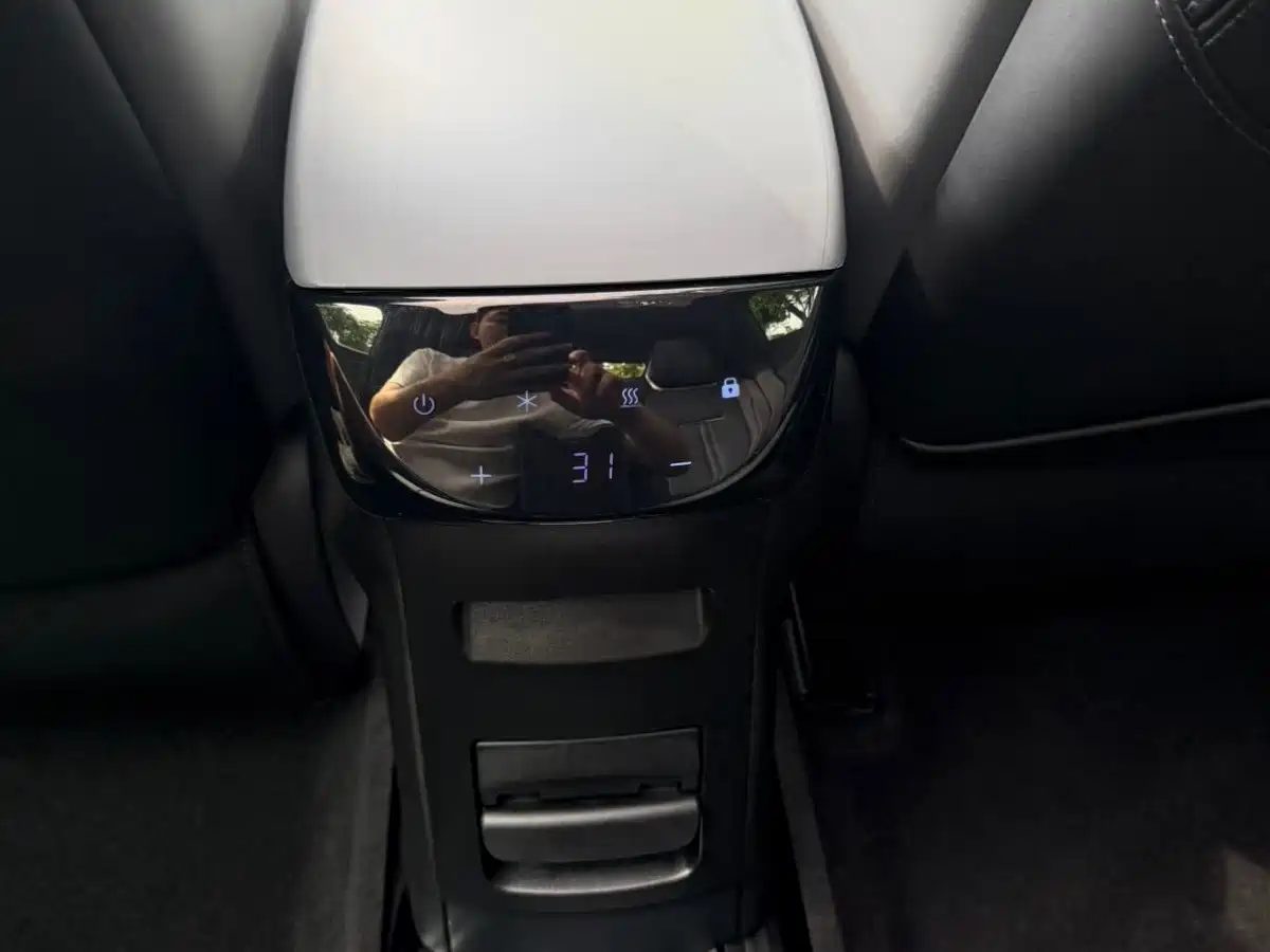Zeekr X 2023 — миниатюра 11