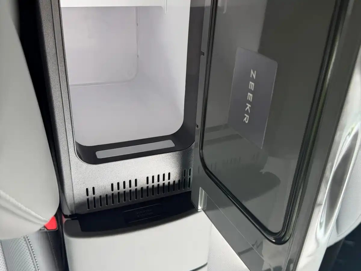 Zeekr X 2023 — миниатюра 20